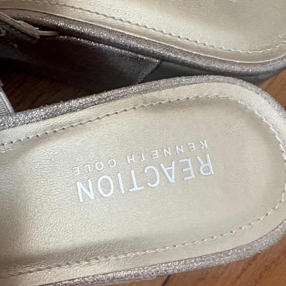 Kenneth Cole Reaction Gold Sandals - Picture 4 of 6